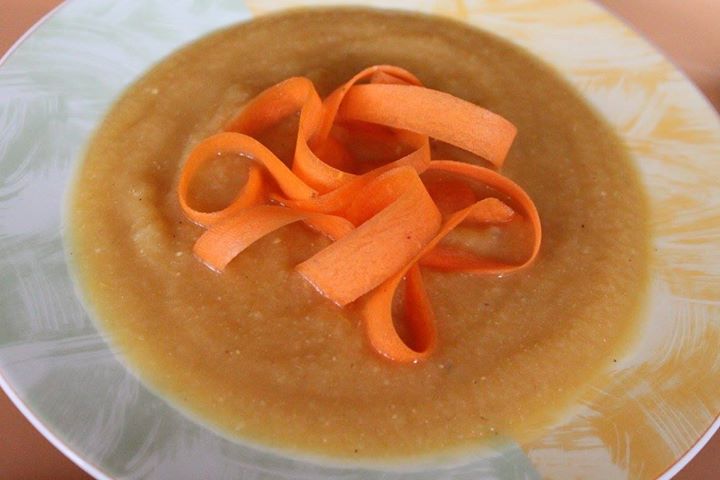 Słoneczna zupa z marchewkowym tagliatelle