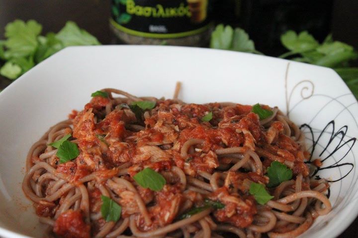 Spaghetti z tuńczykiem i anchois