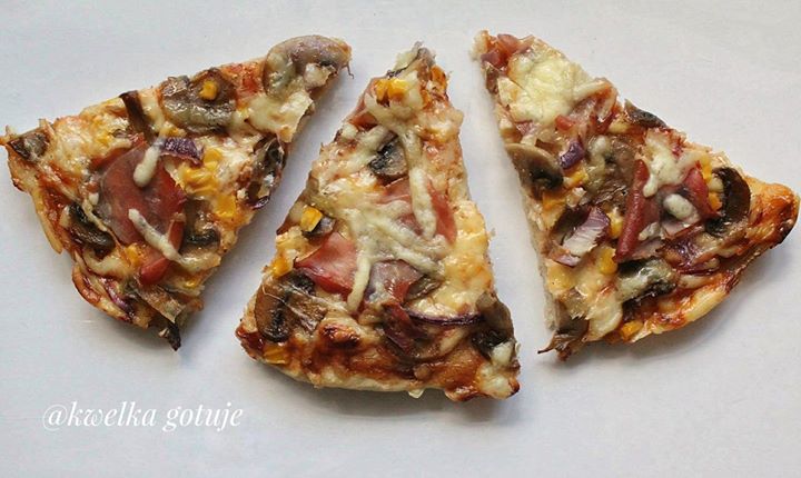 Aromatyczna pizza z szynką szwarcwaldzką