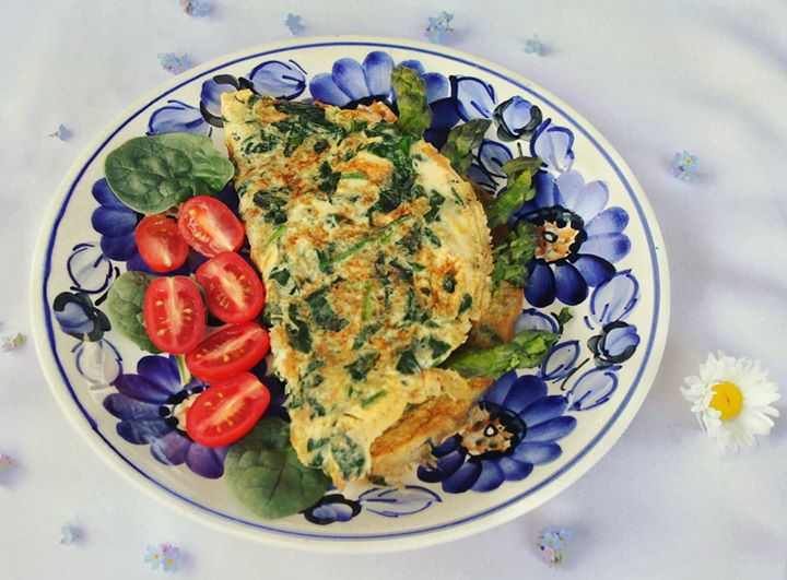 Szparagowo-szpinakowy omlet