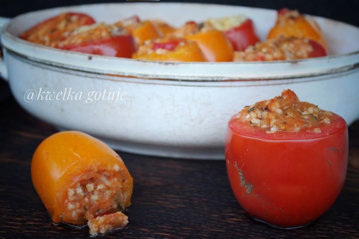 Pomidorki faszerowane bigosem z cukinii i kaszą jaglaną – wegańskie i