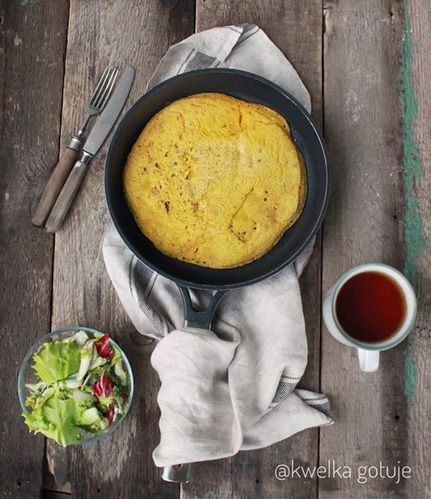 Wegańskie śniadanie – omlet z mąki z ciecierzycy