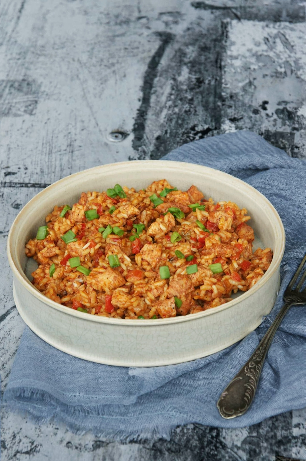 Jednogarnowe danie – kurczak z ryżem i pastą z czerwonej papryki