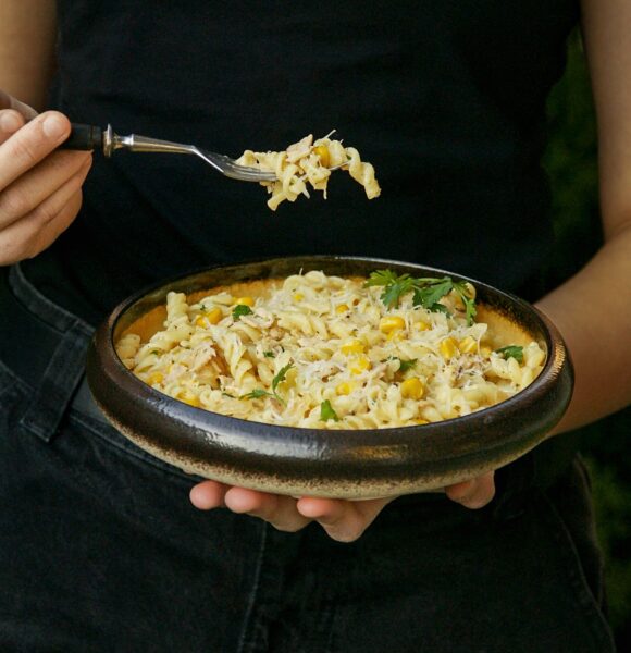 Makaron z szynką i kukurydzą