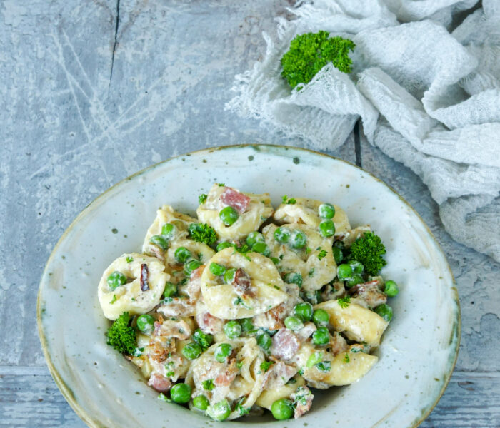 Tortellini z groszkiem i boczkiem