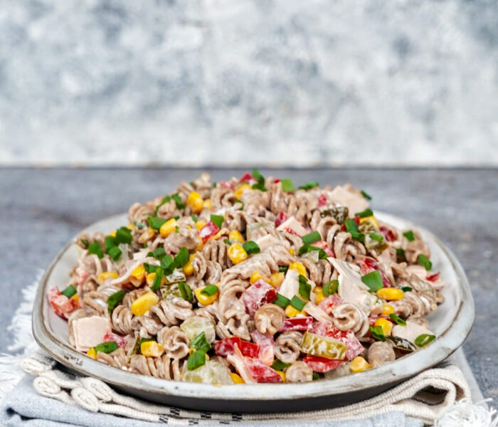 Sałatka makaronowa z szynką