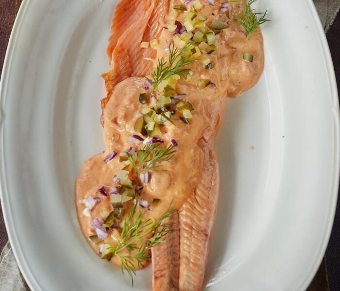 Wędzony pstrąg w sosie pomidorowo-śmietanowym