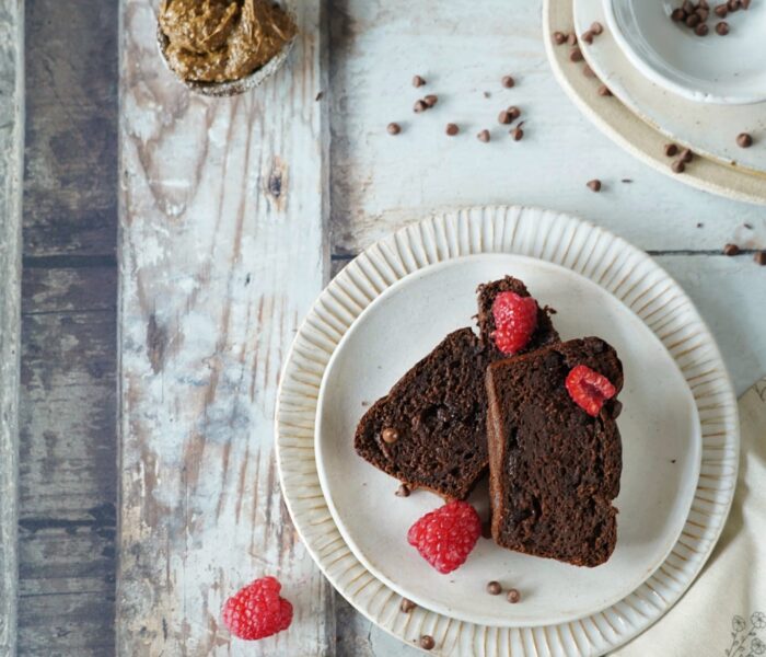 Chlebek bananowy z masłem orzechowym