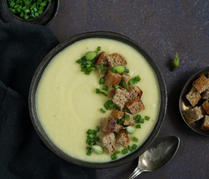Zupa kalafiorowa z serem cheddar